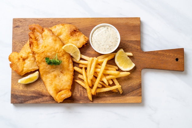 Pescado y papas fritas con papas fritas