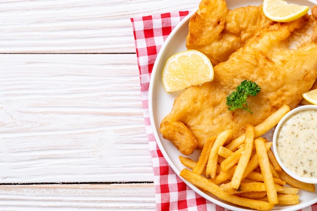 Pescado y papas fritas con papas fritas