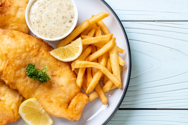 Pescado y papas fritas con papas fritas