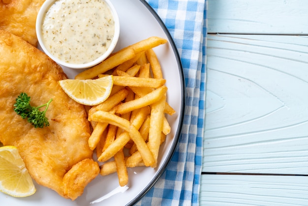 Pescado y papas fritas con papas fritas