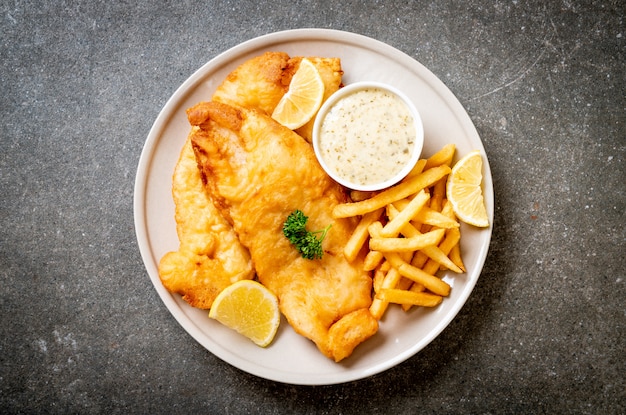 Pescado y papas fritas con papas fritas