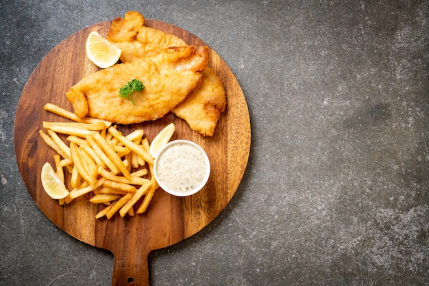 Pescado y papas fritas con papas fritas