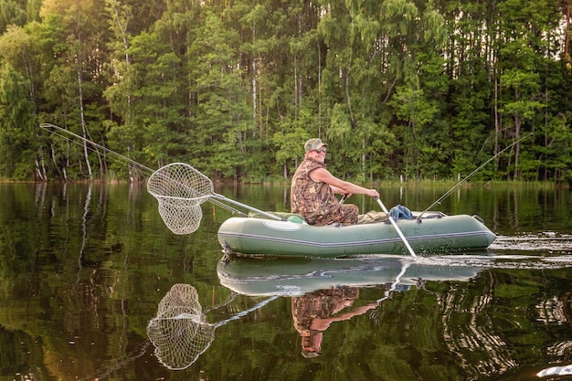 Pescador en un barco