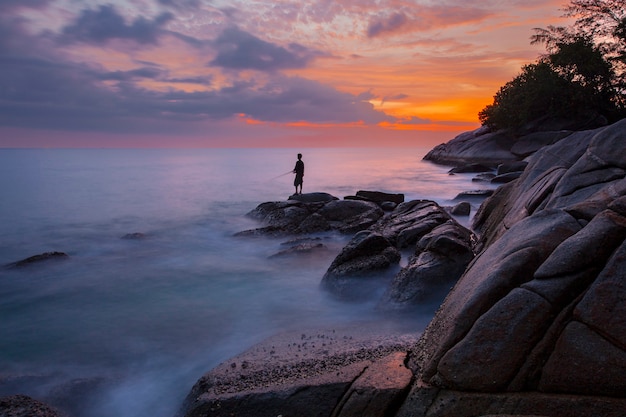 El pescador y el mar Mar Atardeceres en la isla de Phuket