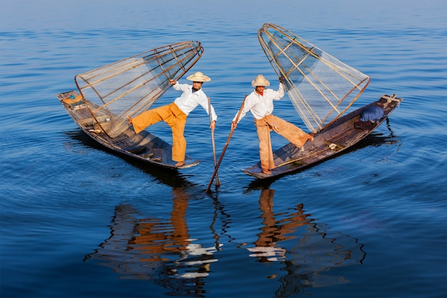 Foto pescadores birmaneses no lago inle, mianmar