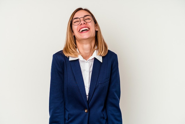 Pescoço rindo relaxado e feliz esticado mostrando os dentes