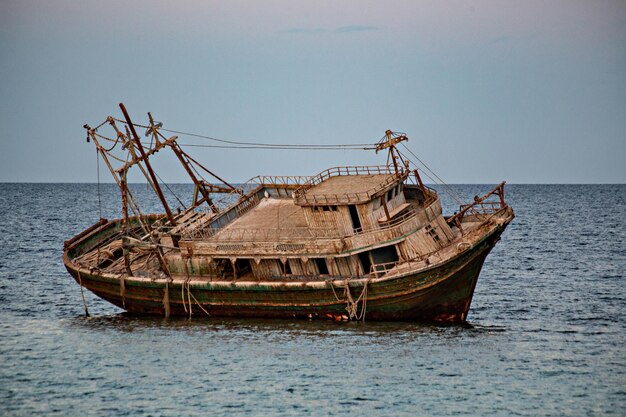 Pesque el barco de madera en Marsa Alam, Egipto