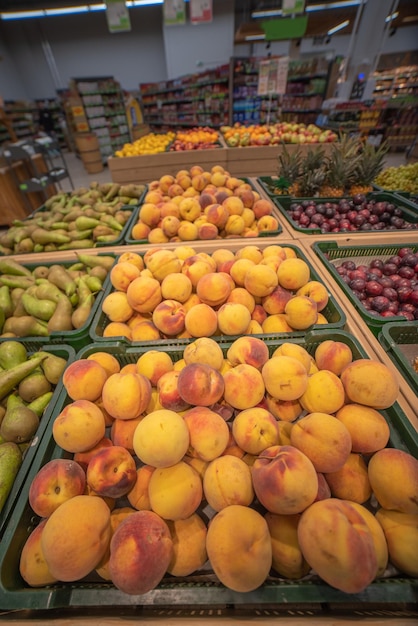 Pêssegos no supermercado