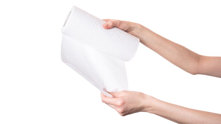 Pessoa segurando um pedaço de papel