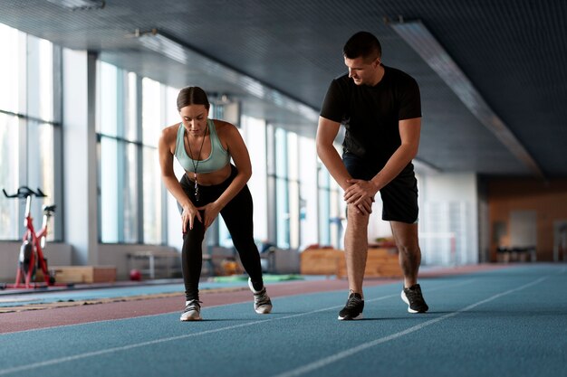 Foto pessoas a treinar para atletismo