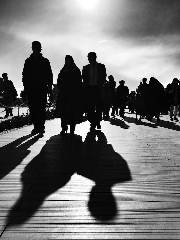 Foto pessoas ao pôr-do-sol