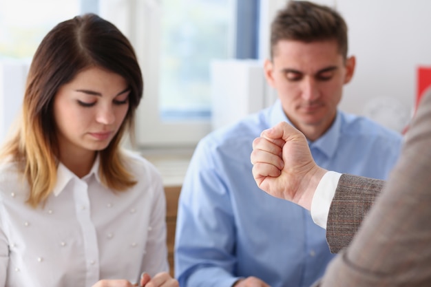 Foto pessoas de negócios com expressão preocupada