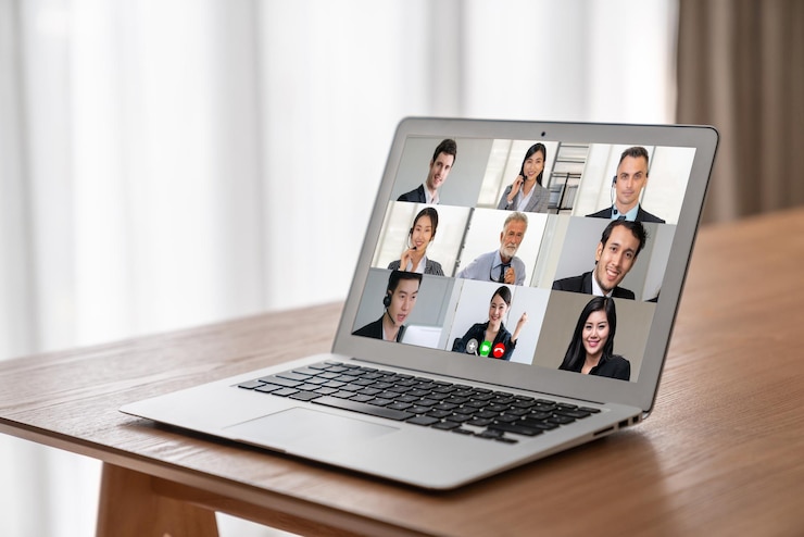 Foto pessoas de negócios em videoconferência para uma reunião de grupo virtual de moda