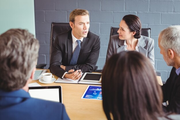 pessoas de negócios na sala de conferências