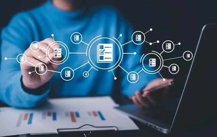 Foto pessoas de negócios trabalhando em laptop com tela virtual banco de dados de documentação on-line consultor de ti sendo configurado sistema de gerenciamento de documentos virtuais com laptopsoftware para arquivamento de arquivos corporativos