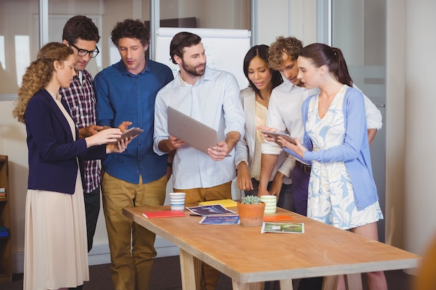 Pessoas de negócios trabalhando juntos