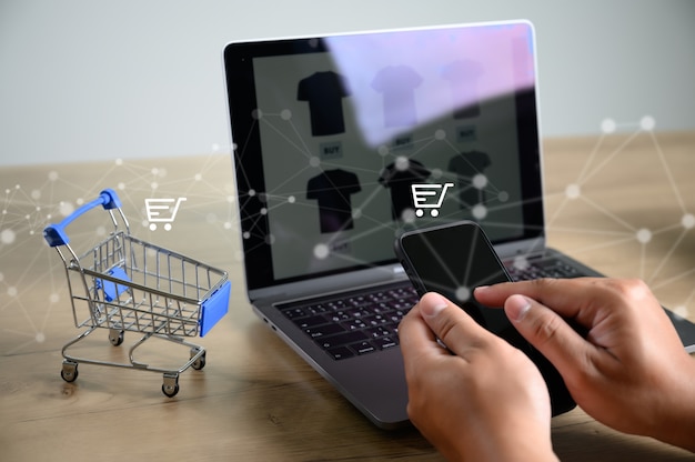 Foto pessoas de negócios usam tecnologia e-commerce internet marketing global plano de compras