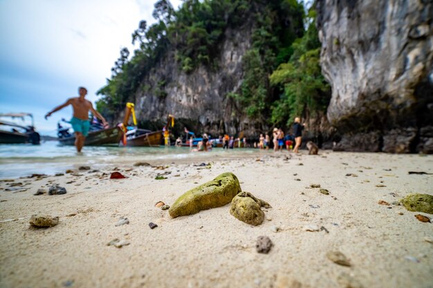 Pessoas na praia.