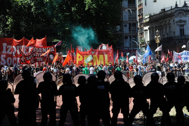 Pessoas na rua da cidade