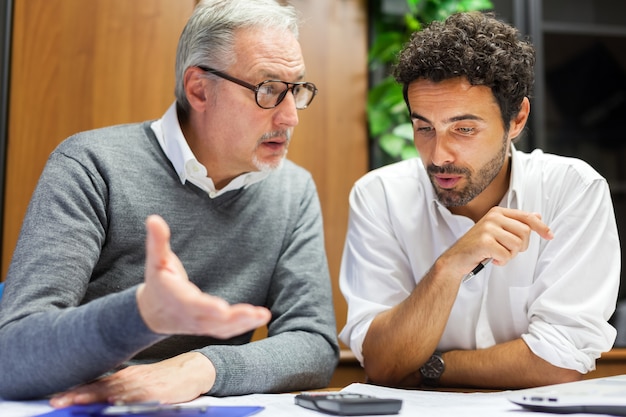 Pessoas negócio, no trabalho, em, seu, escritório