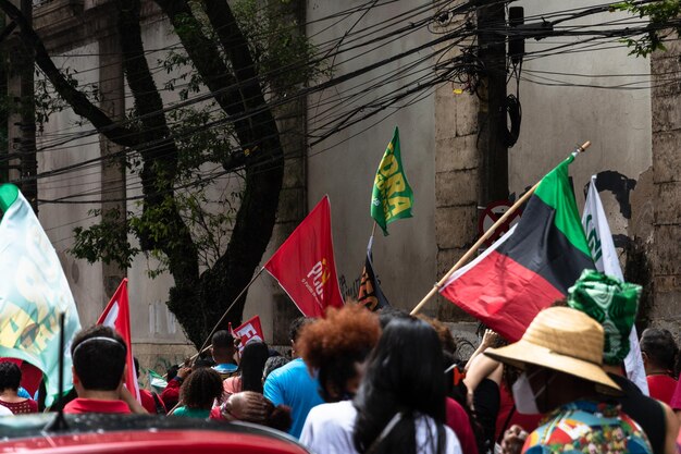 Foto pessoas protestam contra o governo do presidente jair bolsonaro na cidade de salvador