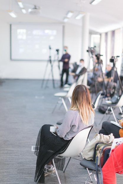 Pessoas que participam de um seminário de workshop