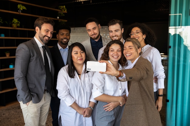 Foto pessoas que participam do evento de negócios