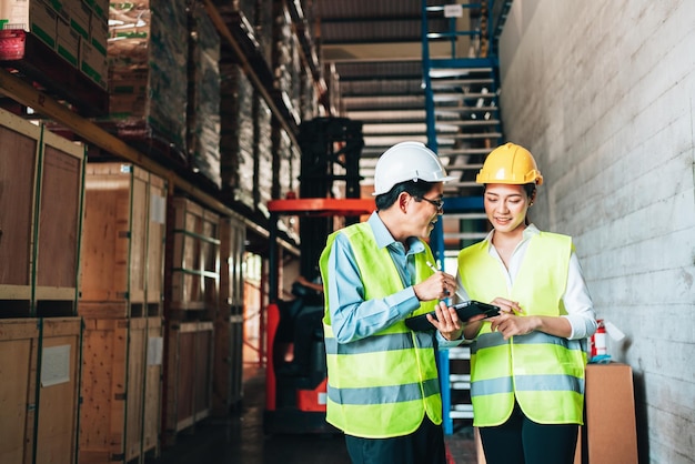 Pessoas que trabalham na construção