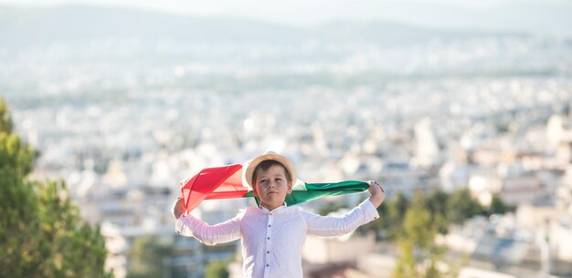 Pessoas segurando a bandeira do México 16 de setembro Dia da Independência do México