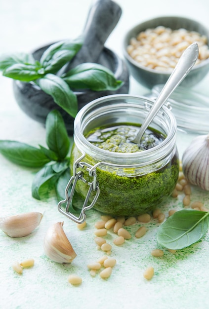 pesto de albahaca verde