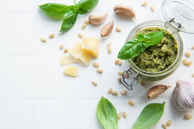 pesto de albahaca verde