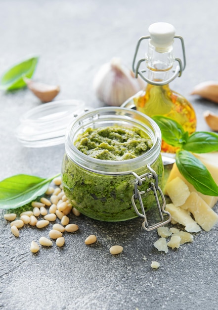 pesto de albahaca verde