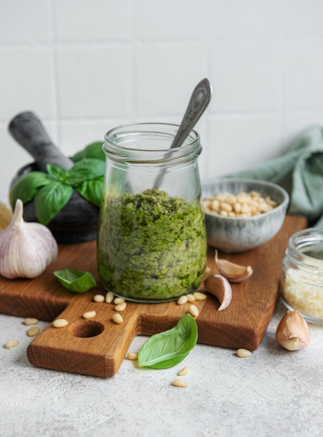 pesto de albahaca verde