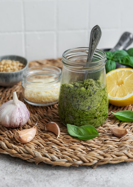 pesto de albahaca verde