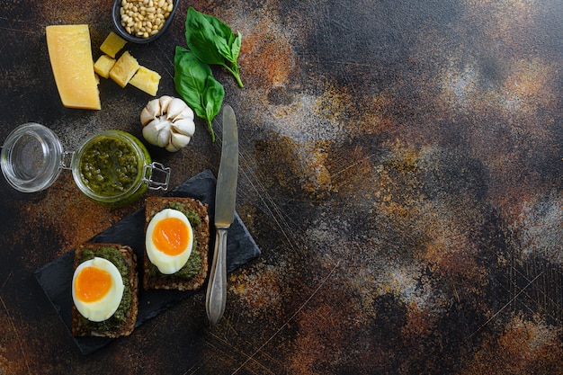 Pesto alla Genovese caseiro com ingredientes