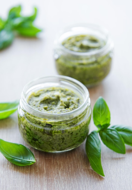 pesto de manjericão verde