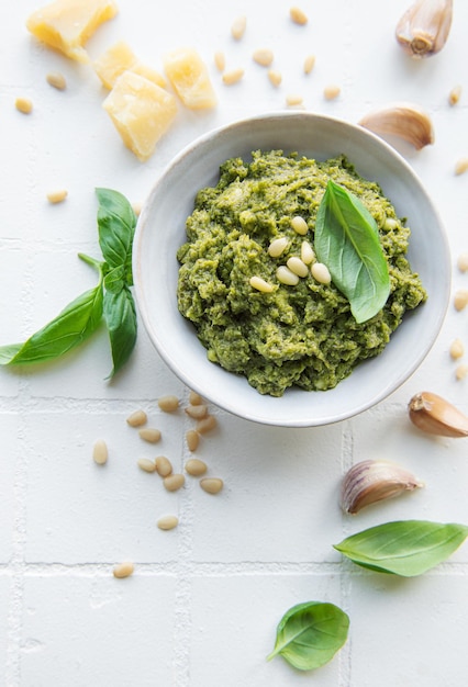 pesto de manjericão verde