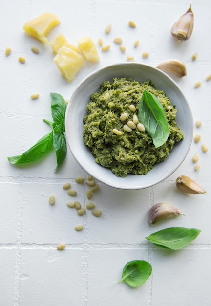 pesto de manjericão verde