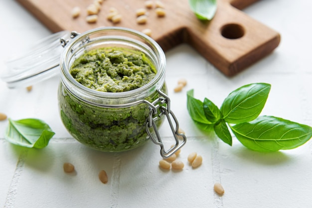 pesto de manjericão verde