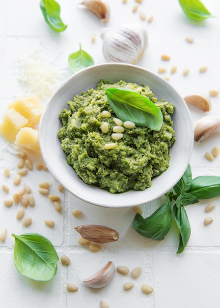 pesto de manjericão verde