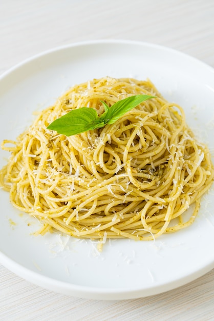 Pesto Spaghetti Pasta - vegetarisches Essen und italienische Küche