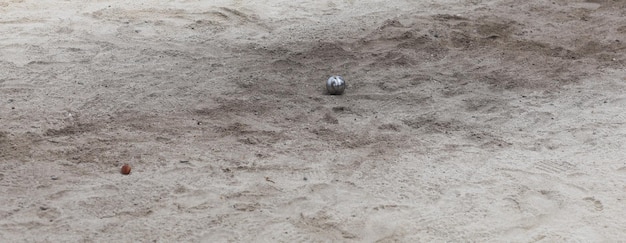 petanca, juego con bolas de acero en la arena