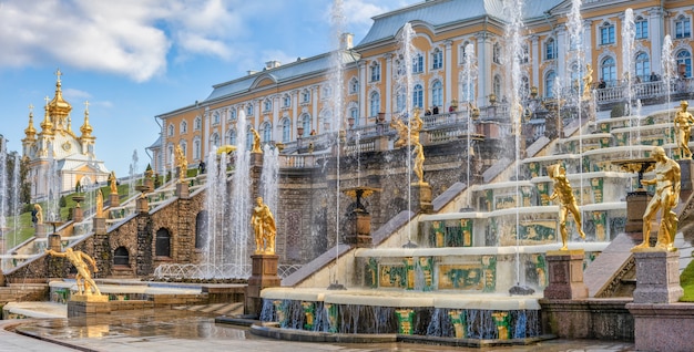 PETERHOF RUSSLAND Panorama der Grand Cascade in Peterhof St. Petersburg