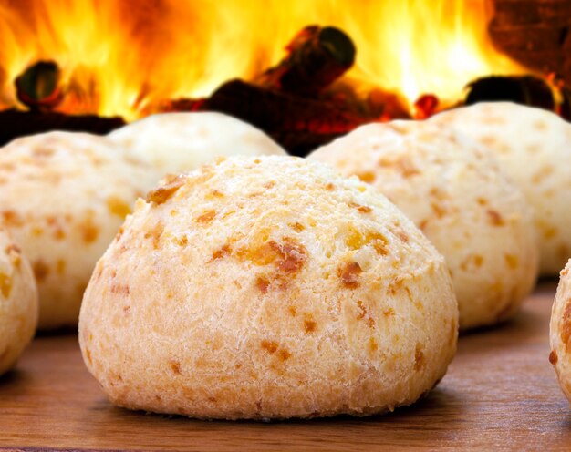 Foto petisco brasileiro, pão de queijo tradicional mineiro - pao de queijo