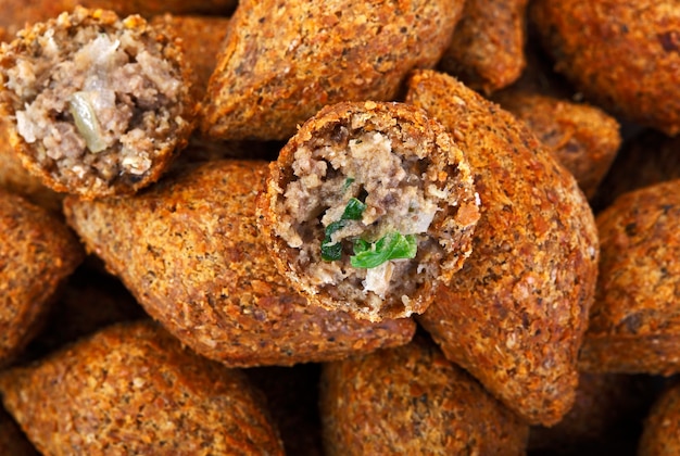 Foto petisco brasileiro tradicional saboroso coxinha torta pastel quibe