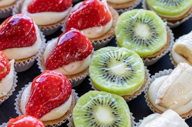 Petits Fours oder Törtchen Nahaufnahme