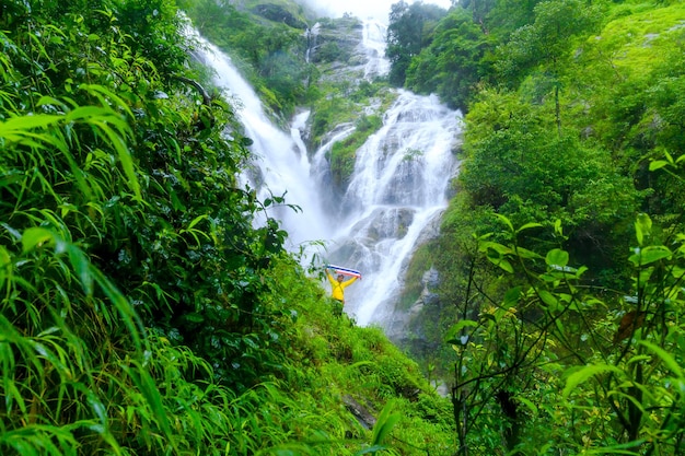 Petolosu Der höchste Wasserfall der herzförmige Wasserfall in Thailand