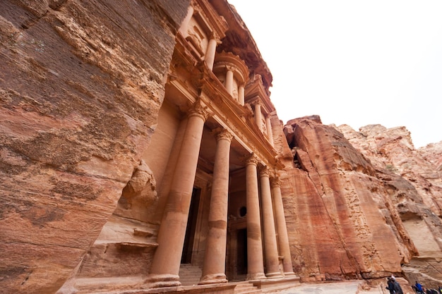 Petra, um maravilhoso sítio arqueológico no sul da Jordânia