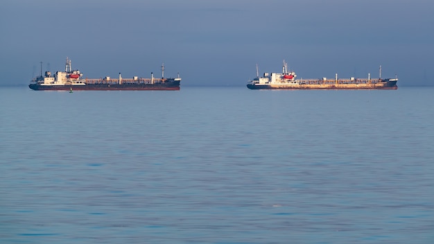 Petroleiros em alto mar