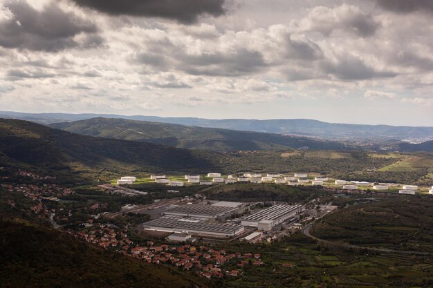 Petroleros atracados en la terminal marítima de Siot en el puerto de Trieste